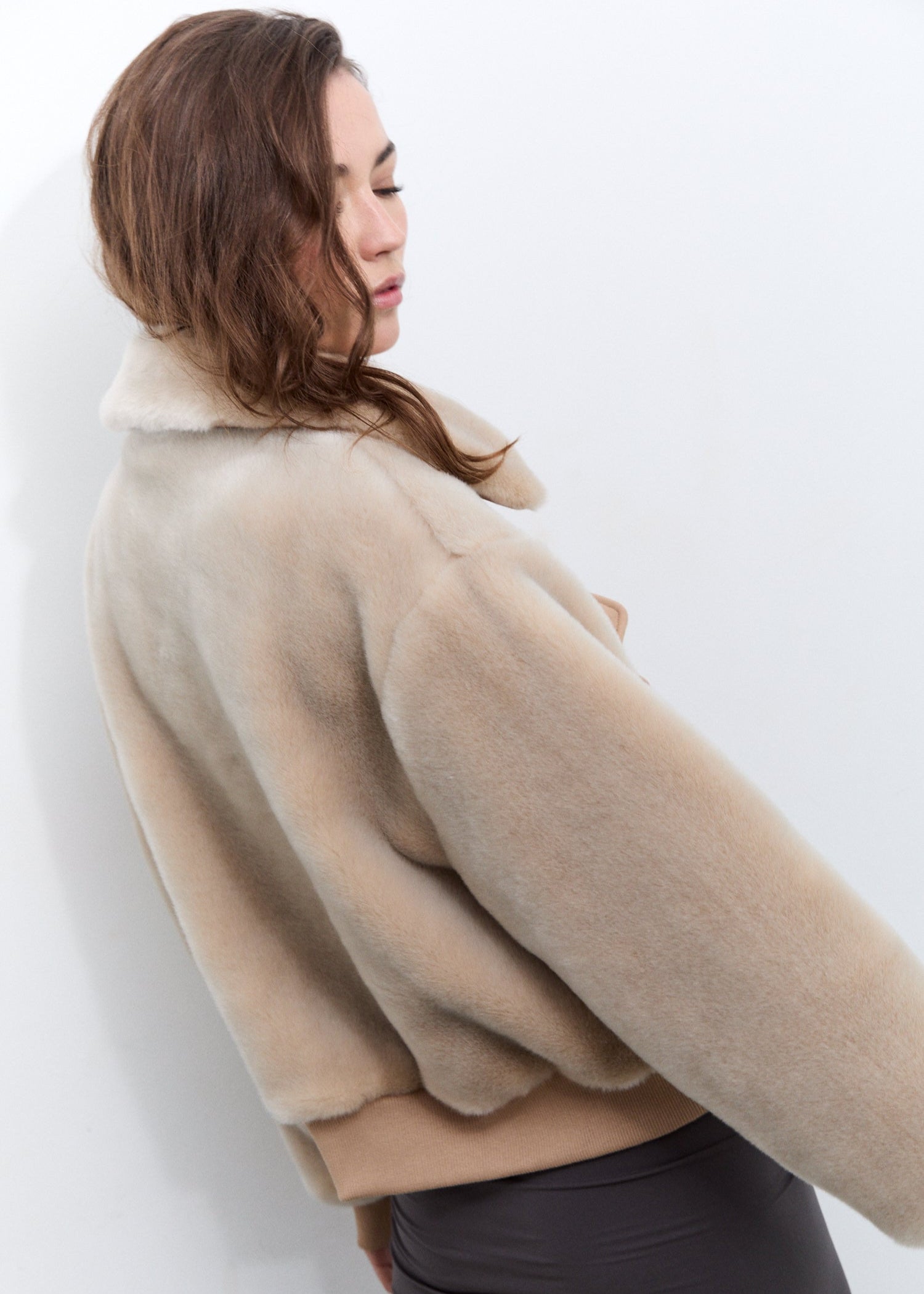 Short Velvet Frost Bomber Beige